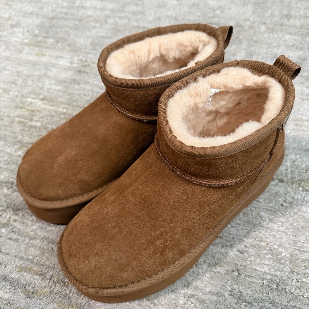 Bearpaw boots in size 8.